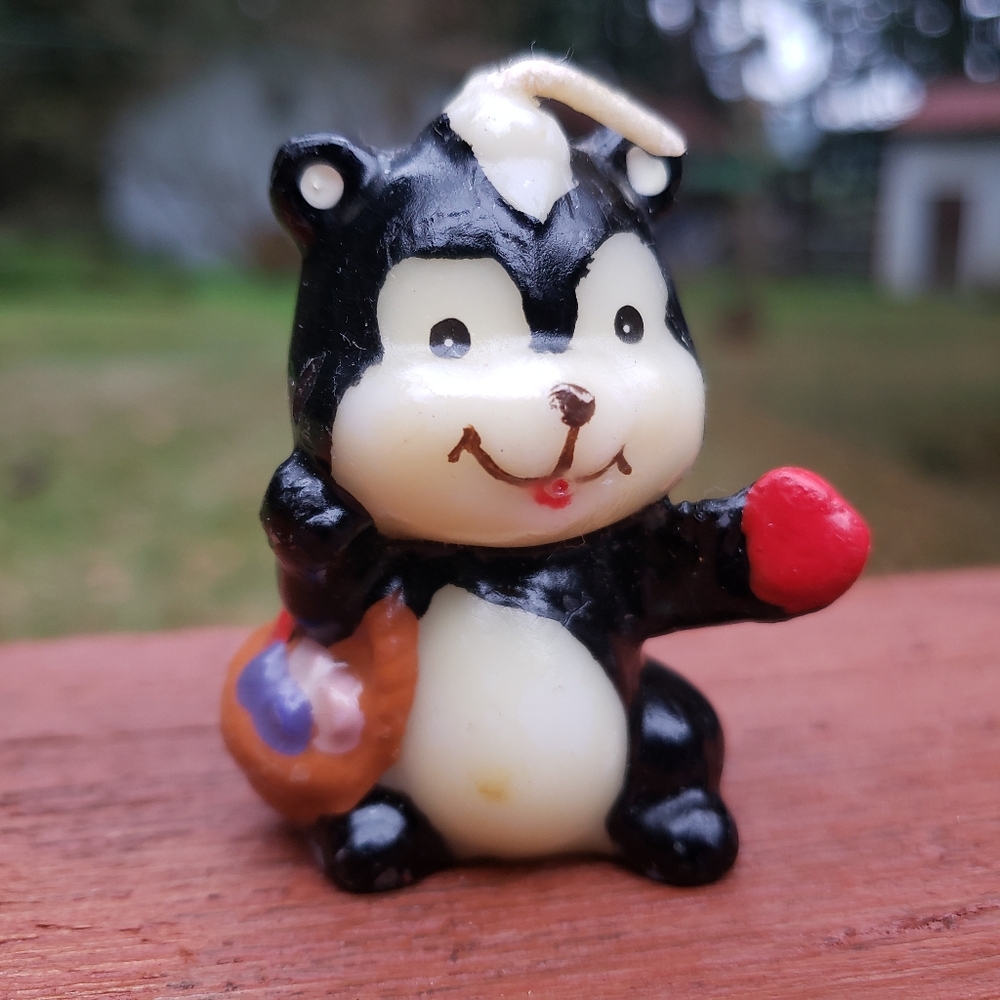 Vintage Skunk 1-Wick Candle - Never Burnt With Surface Wear - SMALL